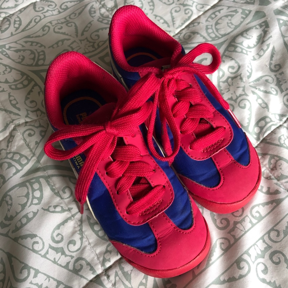Girls Classic Puma Sneakers!